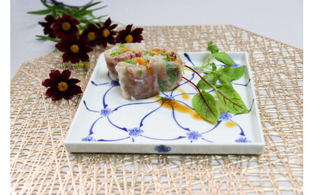 有田焼 正角切立皿 角18cm 染付梅小紋 【大慶】 皿 正方形 食器 磁器 ci005