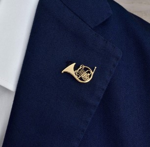 ピンブローチホルンK18ゴールドメッキアクセサリーピンブローチ