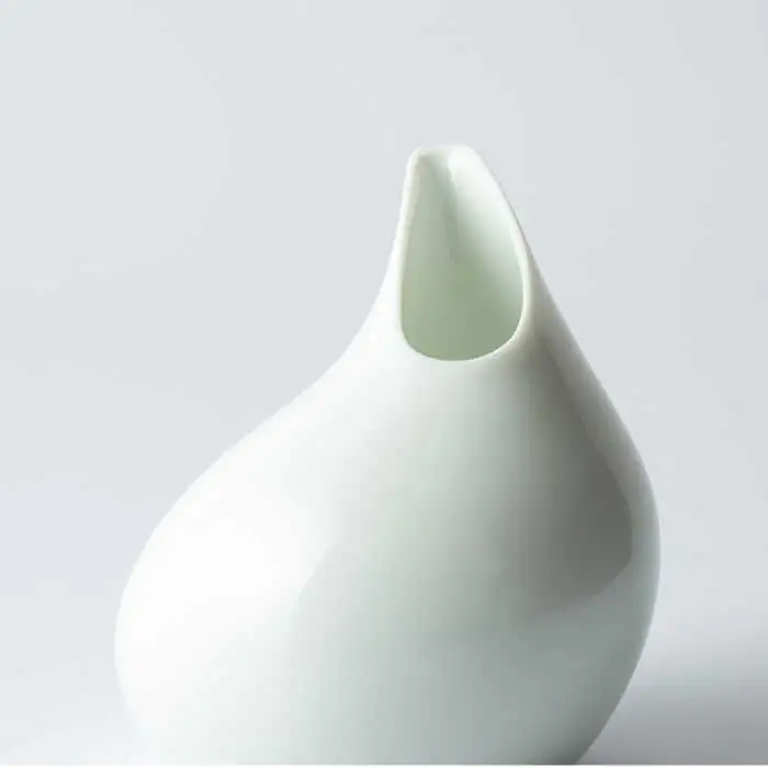 【美濃焼】注ぐ形【陶芸家 山田晋一朗】食器 酒器 片口 徳利 とっくり お酒 日本酒 調味料入れ 白 ホワイト シンプル [MAJ005]