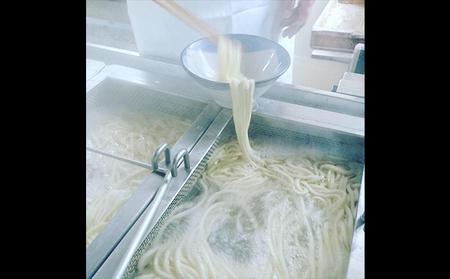 ≪さぬきの夢GP最高賞受賞≫ 本場 讃岐うどん 半生 15人前（3玉入り×5袋） 食糧庁 長官賞 吉本製麺所のこだわりうどん モチモチ 無添加 子供にも最適 麺類 国産 香川県産 小麦製品 手作り 麺 老舗 ギフト 