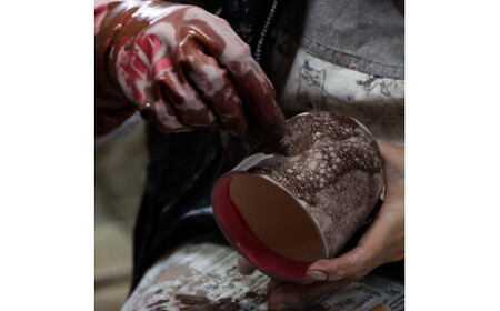有田焼 黒泡内赤マグカップ 山忠 コーヒーカップ 容量300ml 器 食器 ブラック レッド おしゃれ モダン ギフト お祝い ed004