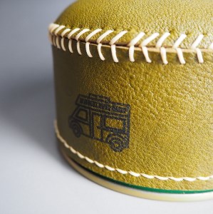 心躍るリアルレザーの質感！ 牛革OD缶カバー OLIVE（野口オートキャンプ場）【0970-1】