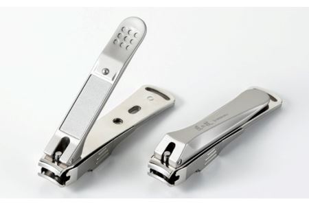 刃間の広い爪切り 金属キャッチャー付き