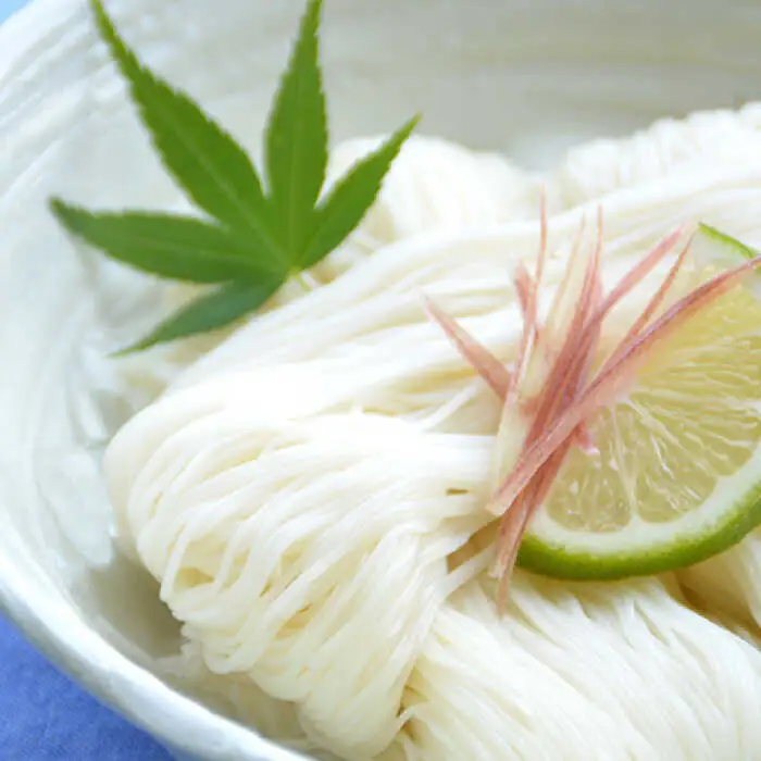 【八代続く伝統】手延べそうめん「白瀧」50束 2.5kg 化粧箱 / そうめん 素麺 手延べ 島原 麺 乾麺 / 南島原市 / 長崎県農産品流通合同会社 [SCB071]