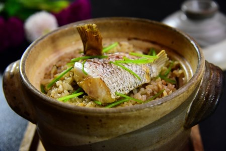 【尾頭付きの縁起物】 活塩焼き鯛（中サイズ） 1匹（約35㎝・約550g）22-67