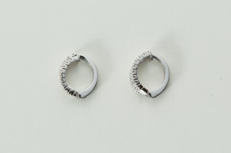 【ジュエリーの街、山梨県甲府市】ダイヤ0.40ct K18WGピアリング　LE995W