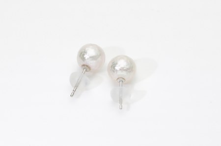 「みんなで宝石のまち甲府をPR！」(社)宝石のまち甲府会議出品 K18WG 華真珠ピアス(淡水真珠7ミリ) 0001