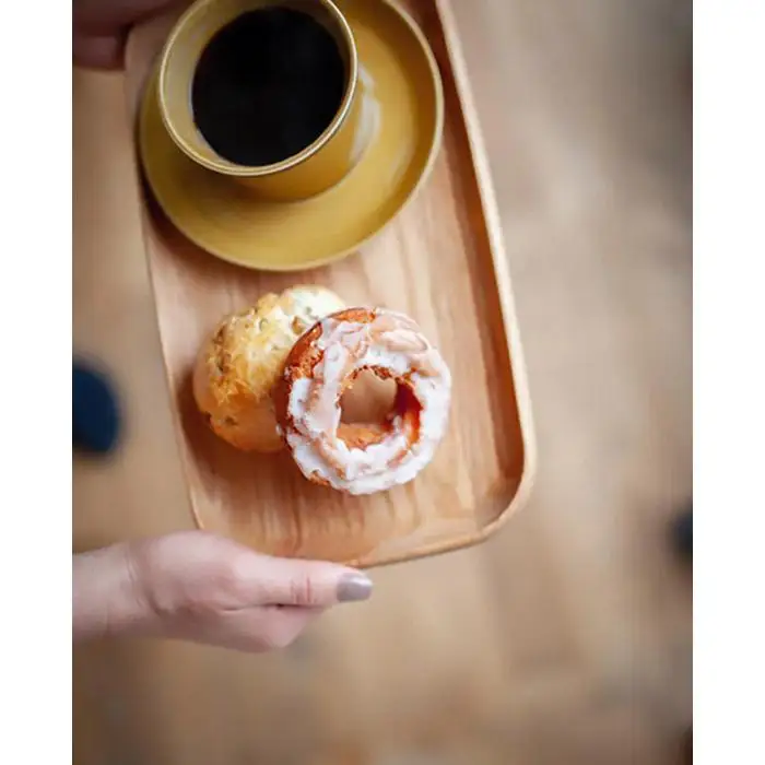 スタイリッシュで木の温かみを感じるトレイ 木製食器 天然木＜ウォールナット＞