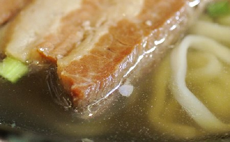 【沖縄そば】こだわりの自家製麺　上原そばの三枚肉そばセット（生麺4食入り）