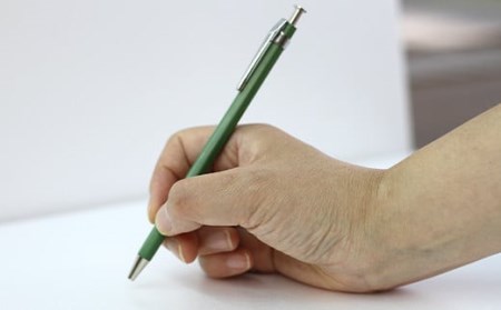【漆塗り】 溜塗ボールペン（黄緑）＜kinoshiru＞ ／ ボールペン ペン 筆記具 筆記用具 文具 文房具 木製 シンプル 男性 女性 社会人 学生 おしゃれ シンプル 大人 上品 漆製品 漆塗 工芸品 伝統工芸 伝統工芸品 オススメ おすすめ キノシル