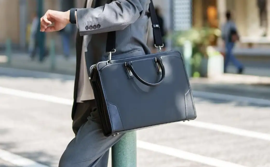 豊岡鞄 craftsmanship HLSS Briefcase Leather Handle ネイビー 202201 / 木和田正昭商店 ブリーフケース ビジネスバッグ メンズ A4ファイル対応 ノートPC収納 通勤 軽量 カバン バッグ 自立 手持ち ショルダーベルト付属 2way