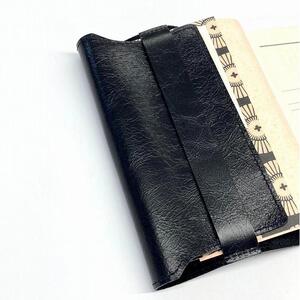 革工房いんのしまシワが楽しめる牛革ブックカバー文庫本サイズ(色:ブラック)