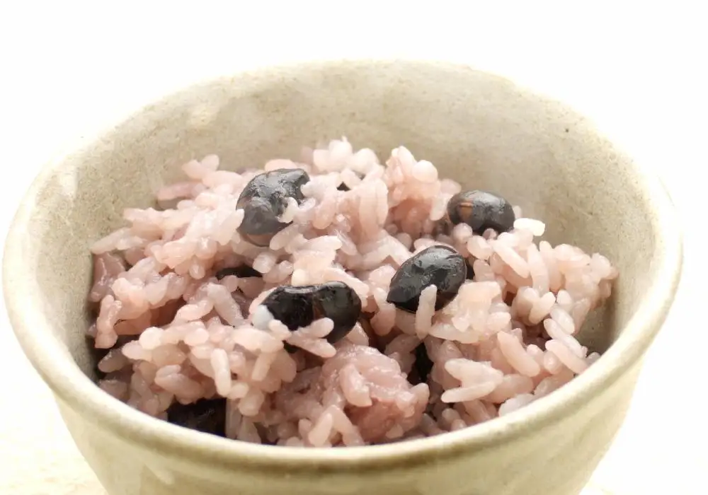 【最短翌日から３営業日以内発送】北海道 黒豆茶 2袋セット 計650g 【 お茶 茶 飲料 飲み物 黒豆茶 黒豆 国産黒豆 ノンカフェイン 風味豊か 北海道 旭川 】_02123