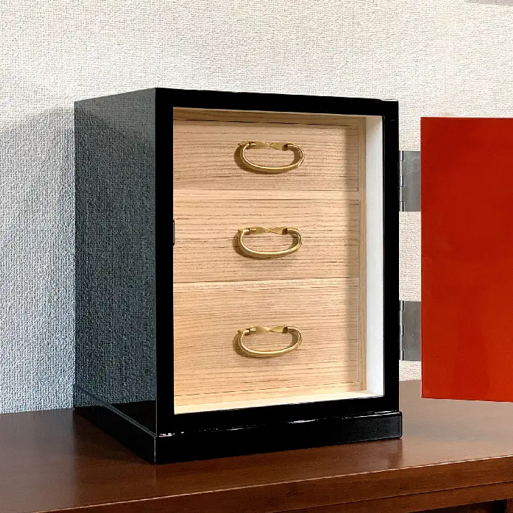朱塗手許箪笥 城家飾り 朱と黒 《創業明治2年 田中家具 謹製》【田中家具】