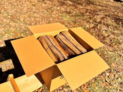 信州伊那谷産　松の薪　（焚き付け用）1箱　4束入り　２５ｋｇ相当×２箱｜松の薪 焚き付け 長野県 伊那市 キャンプ BBQ アウトドア【016-15】