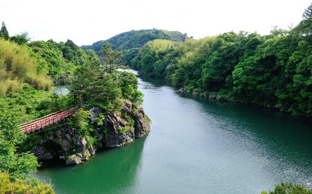 温泉宿でのグランピング利用券（30,000円分） 宿泊券 入場券 チケット キャンプ グランピング 旅行 テント ドームテント 温泉 アウトドア