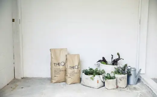 家庭菜園 用土 完全有機土 20L THEO ジオ オーガニック 園芸 CLAY クレイ プランター栽培 野菜 花 花壇 ガーデニング 野菜の土 送料無料 こだわりの逸品 地域特産品 ギフト 自分用 人気 おすすめ