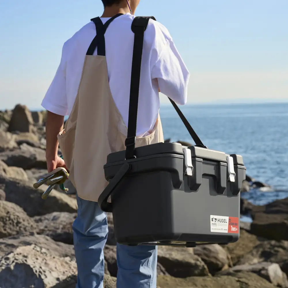 ☆リニューアル☆クーラーボックス ＨＵＧＥＬ 真空断熱クーラーボックス 20L VITC-20R チャコールグレー 大容量 6面真空断熱パネル 真空断熱 高保冷 アウトドア キャンプ BBQ 釣り スポーツ レジャー アイリスオーヤマ