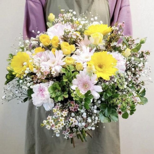 季節の花束 Sサイズ 12回 定期便 12ヶ月 ブーケ 花 生花 フラワー ギフト プレゼント 贈り物 お祝い 記念日 誕生日 母の日 敬老の日 インテリア 雑貨 飾り おしゃれ 華やか かわいい 季節の花 アレンジメント 癒し 空間 玄関 岩手県 盛岡市 東北 岩手 盛岡 有限会社田村フローリスト