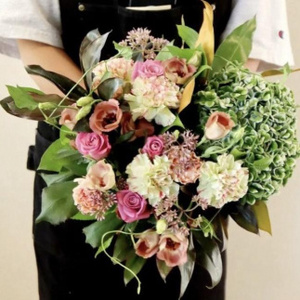 季節の花束 Sサイズ 6回 定期便 6ヶ月 ブーケ 花 生花 フラワー ギフト プレゼント 贈り物 お祝い 記念日 誕生日 母の日 敬老の日 インテリア 雑貨 飾り おしゃれ 華やか かわいい 季節の花 アレンジメント 癒し 空間 玄関 岩手県 盛岡市 東北 岩手 盛岡 有限会社田村フローリスト