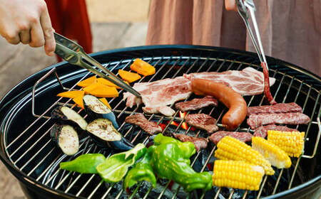 BBQ付き 日帰り 貸切 ライトアップ サウナ 休日（土、日曜、祝日） 大人4名様まで/5名様以上は別料金  | つづやビレッジ サウナ 貸切サウナ BBQ