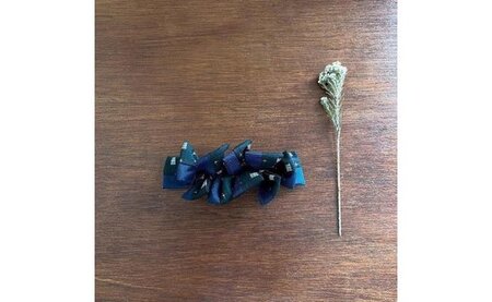 大島紬ひらひらバレッタ瑠璃カケス ブルー【世界自然遺産 登録記念】 A088-002 バレッタ 大島紬 絹 シルク ヘアアクセサリー カジュアル レディース 大人っぽい シンプル かわいい おしゃれ プレゼント