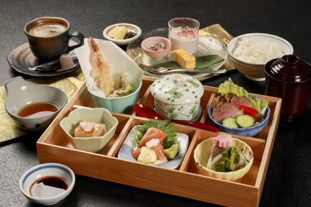 725 四季を彩る和食処「琴川」の お食事券（3,000円分）