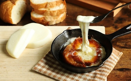 【京丹波のチーズ】 焼いて食べるちーずセット 国産 生乳 ナチュラル チーズ カチョカバロ モッツァレラチーズ おつまみ 料理 サラダ ご当地グルメ お取り寄せ 京都 丹波 京丹波町 [016MS001]
