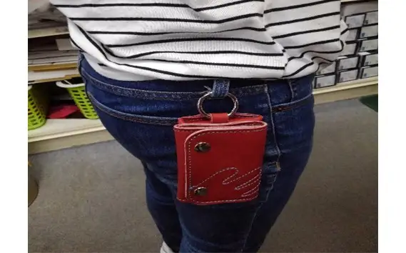 グローブの革製　コンパクトな三つ折り財布　BKP No.094