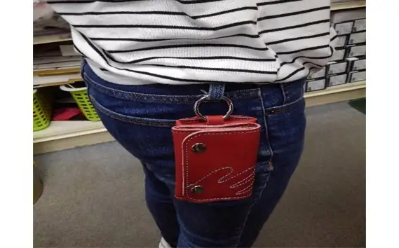 グローブの革製　コンパクトな三つ折り財布　RDA No.095