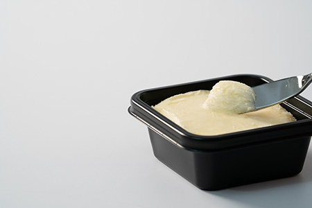 北海道さるふつ産牛乳900ml×3・バター100g×3個セット【02002】