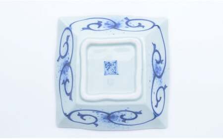 有田焼 花牡丹唐草 角鉢【まるぶん】食器 器 うつわ 磁器 陶磁器 和食器 染付 鉢 中鉢 角鉢 ボウル 盛皿 菓子鉢 青 ブルー 手描き 電子レンジ対応 食洗機対応 30000円 3万円 A30-821