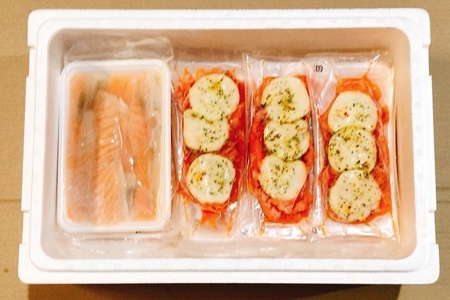 スモークサーモンカプレーゼ3～5P(計600g)＆塩サーモンハラス220g×12P C-09049