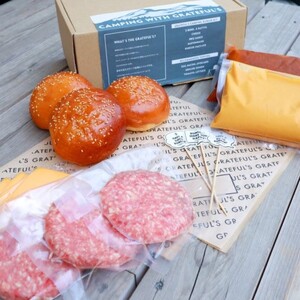 CAMPING with GRATEFUL'S【3名分】《 惣菜 ハンバーガー バーガー チーズ セット 手作りキット グルメ キャンプ飯 》【2401I13401】