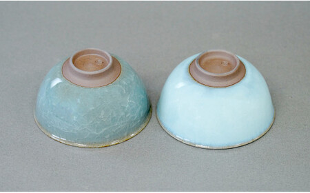 有田焼 貫入月白茶碗 2色セット【梶原大敬 茂正工房】器 うつわ 食器 和食器 ちゃわん ご飯 ごはん お茶碗 ペア セット 2個 食器セット 青磁 貫入 月白 ブルー 作家 手仕事 ろくろ シンプル 電子レンジ対応 A35-310