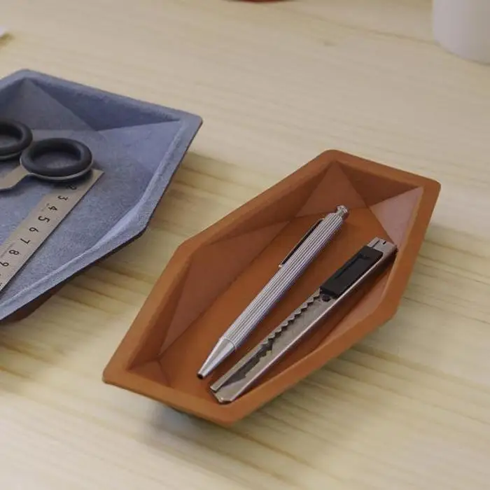 colm多角形レザートレイMサイズ　ピンク　独自立体成型製法　