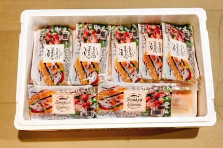 スモークサーモン4～8P(計1kg)＆塩サーモンハラス220g×18P F-09024