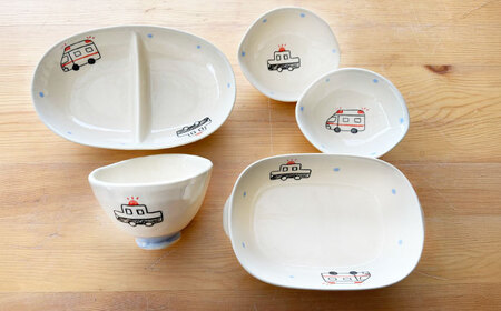 子供の置物 陶器製 1987年製 瀬戸焼】子供用食器5点セット（パトカー・救急車） 【窯元SOUSEN