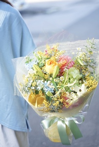 季節のおすすめ生花花束 ブーケM 1束 / らんまん 花 植物 お花 アレンジメント 高知 人気 おすすめ 送料無料【株式会社tomoni】 [ATCG021]