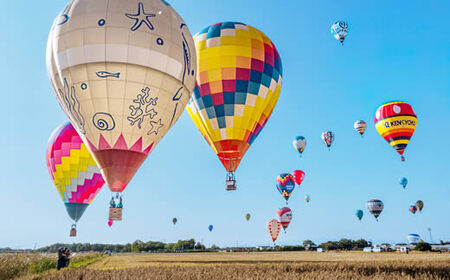 ぷかぷか浮かぶ気球と雲が可愛いシルバーポストピアス：B305-008