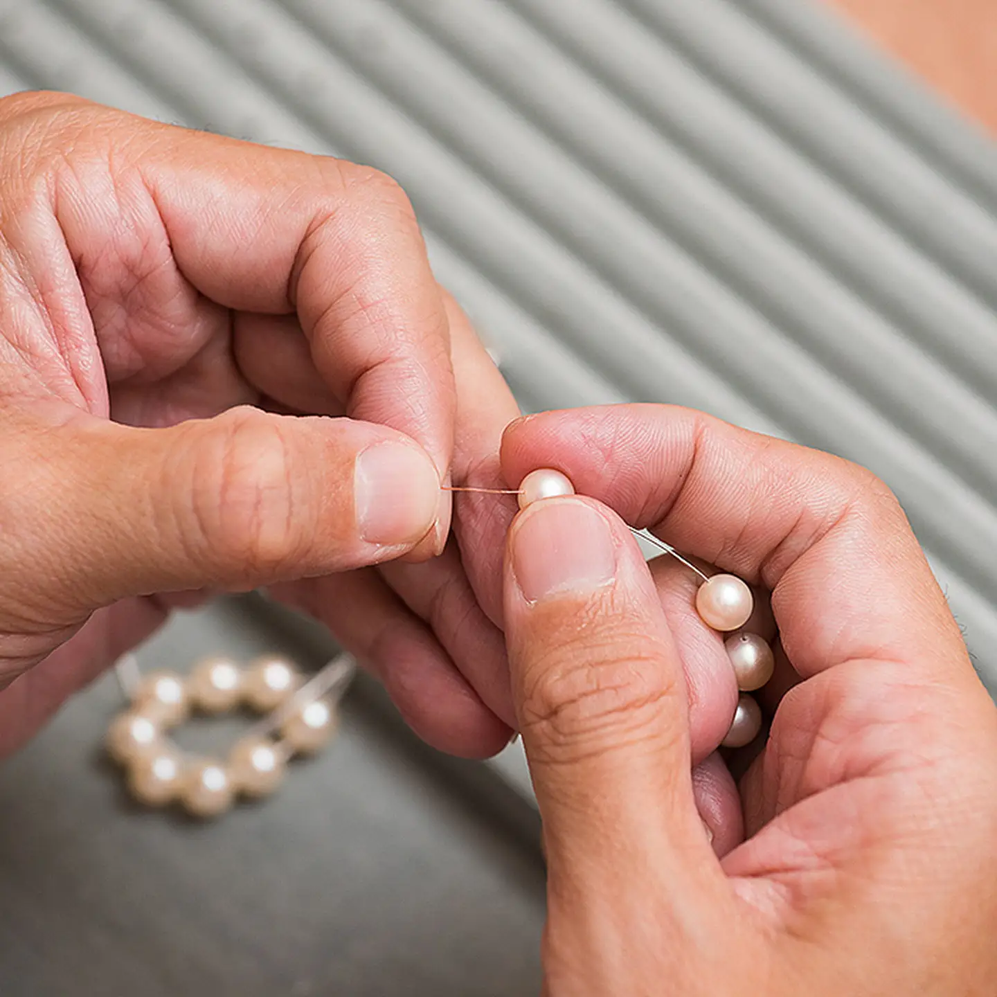 艶エレガント9mmアコヤ真珠直付けピアス：C300-031