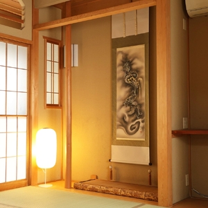 掛け軸「昇龍」伊藤義彦 尺五立 サイズ：190×54.5cm 掛け軸 年中掛け 常用 [1453]