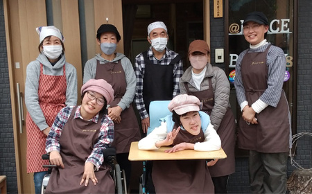 ピースパン工房 よもぎ食パン 6斤 国産 こだわり 国産素材 冷凍 セット 食パン オーガニックレーズン 天然酵母 有機全粒粉 国産小麦 三温糖 瀬戸内の塩 太白胡麻油 よもぎ バター リッチ 無添加 オーガニック 愛媛県産 熊本県産 宮崎県産 トースト パン 安心 安全 高級 贈答 プレゼント 有機栽培 海塩 高千穂バター 自然派