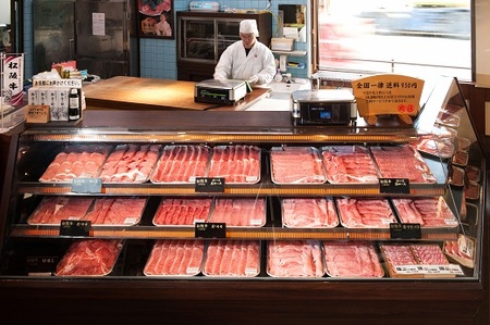 松阪牛　肩・モモ・バラ(焼肉用)200ｇ【1.2-18】