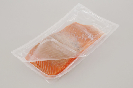 ギンサケサーモン【2kg】 小分け 下処理不要 絶品の「塩締め」レシピ ふるさと納税 海鮮 サーモン 鮭 魚 銀鮭 刺身 生食用 さけ サケ ふるさと ランキング 人気 魚介類 魚介 北海道 白糠町_T021-1105