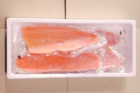 お刺身用トラウトサーモン2.4kg B-09111
