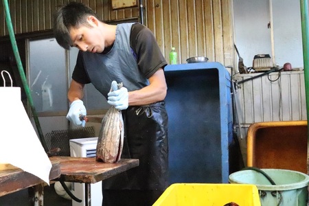 a24-059　焼津産 かつお の藁焼き 体験 参加 チケット