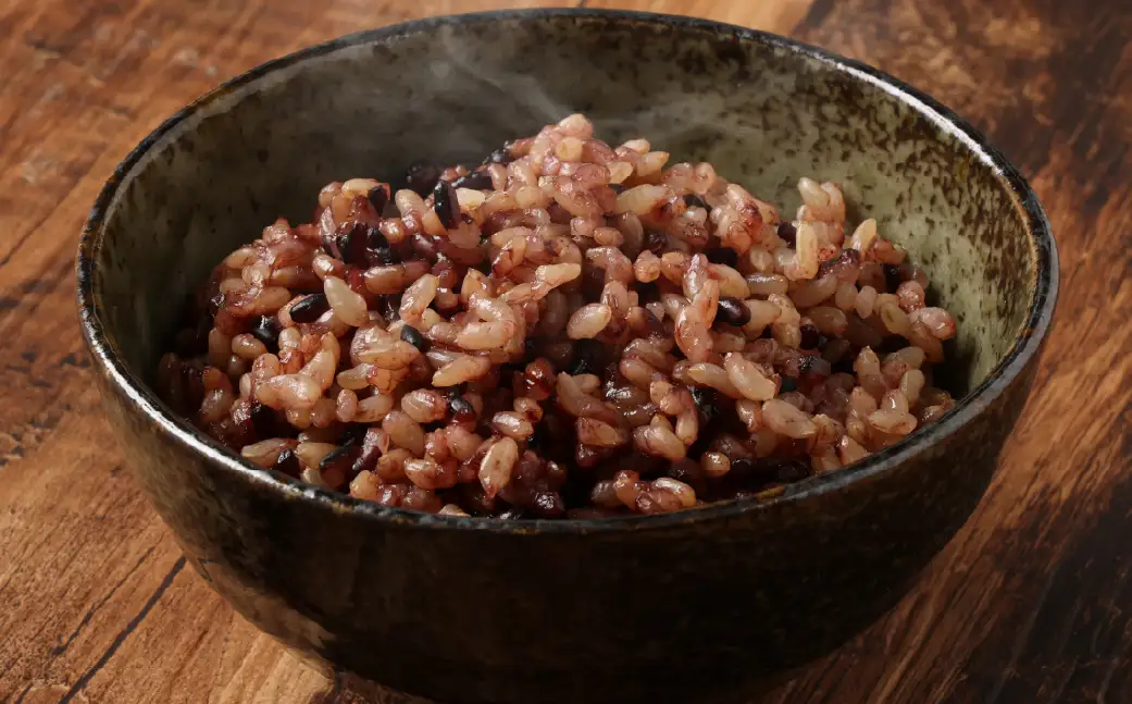 【新米受付・令和8年産米】くろまい＆げんまい パックご飯 150g×12個入り（特別栽培コシヒカリを使用） 新潟県村上市岩船産 1039005N｜玄米 黒米 アントシアニン 健康志向 便利 簡単