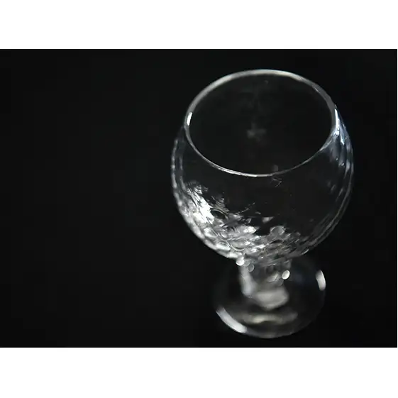 パイナップル柄ワイングラス（1脚）〈ガラス パイナップル柄ワイングラス ワイングラス コップ グラス 工芸品 食器 日用品 〉 