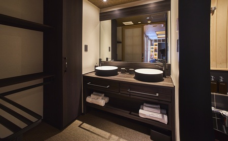 【SAKE Bar Hotel ASAKUSA】スイートルーム 1泊2名様 ペア宿泊券〈朝食付・日本酒飲み放題〉_0208-001-T06